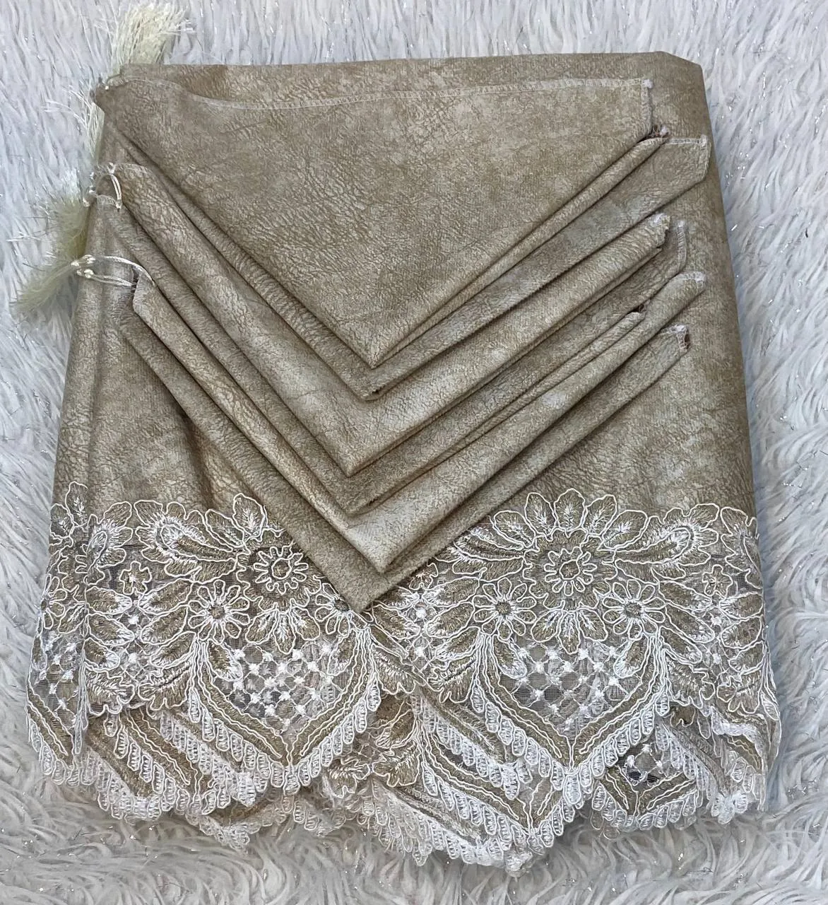 طقم بياضات ركنة جلد مقلوب بكنار 9 قطع